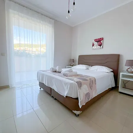 Aria Luxury נאפפליו
