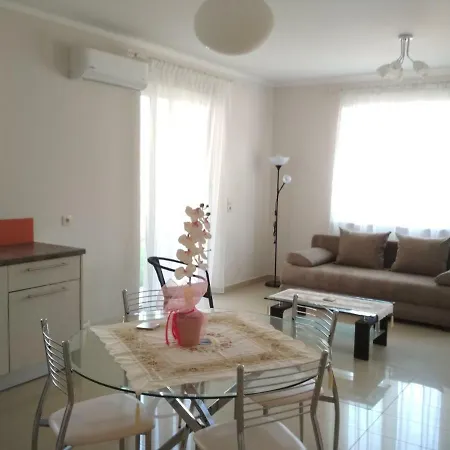 Aria Luxury נאפפליו